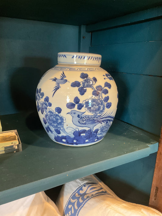 Blue and white porcelain bird and flower round jar