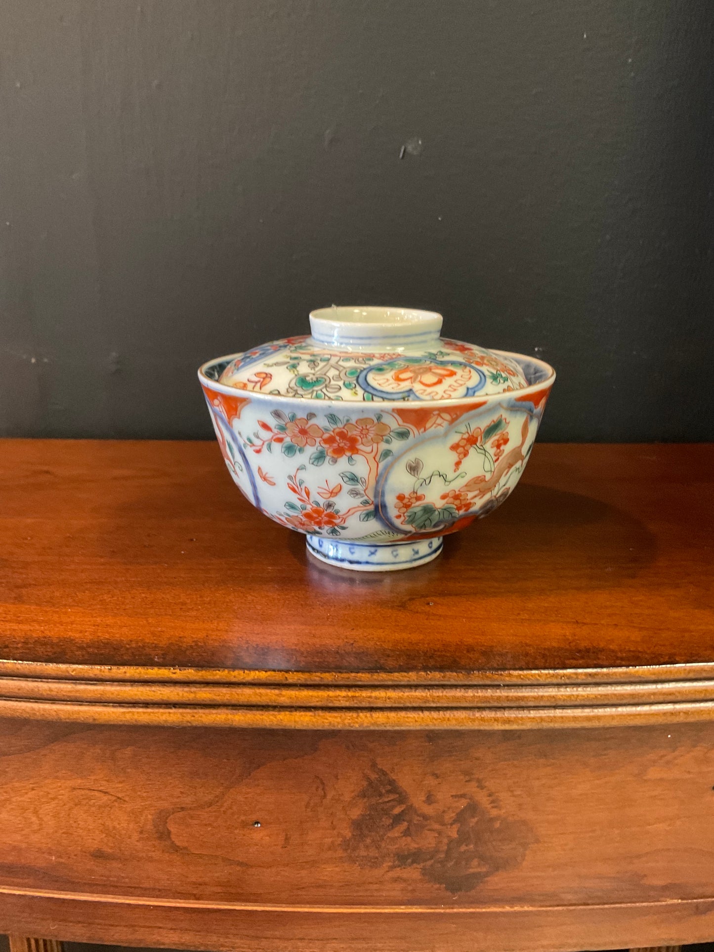 Chinese hand painted Imari covered bowk