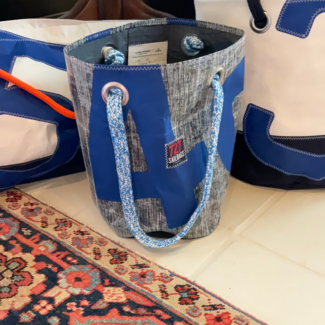 727 Small Blue and Grey